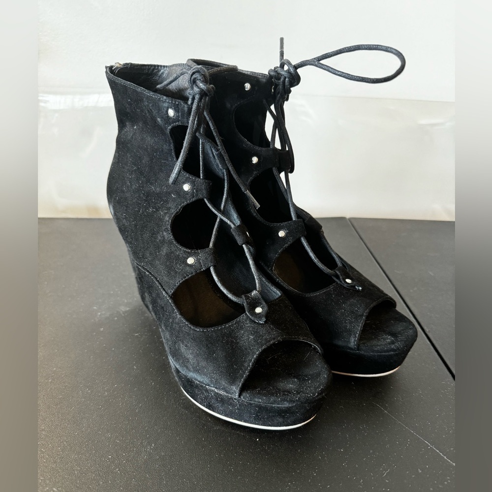 Black suede platform women’s shoes / j/slides brand / size 9 / worn once